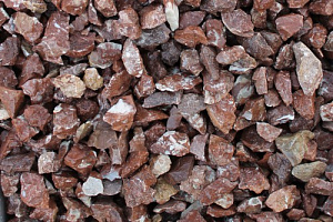 Kamenclub.ru: Мраморная крошка (щебень крошка розовый) фр. 40-70 мм.  купить в Улан-Уде мрамр розовый, красный мраморный декоративный 11000 руб/т   фото КАМЕНЬ КЛУБ