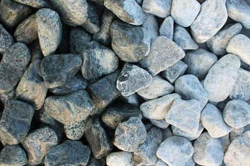 Kamenclub.ru: Щебень галтованный зеленый (змеевик) фр. 50-100 мм.  купить в Улан-Уде галтовка мраморная зеленый, салатовый мрамор 12 500 руб/т   фото КАМЕНЬ КЛУБ