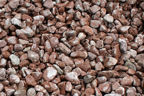 Kamenclub.ru: Мраморная крошка (щебень галтованный розовый) фр.5-10 мм.  купить в Улан-Уде мрамор розовый, красный окатанный мраморный щебень декоративный ландшатфный 15000 руб/т   фото КАМЕНЬ КЛУБ