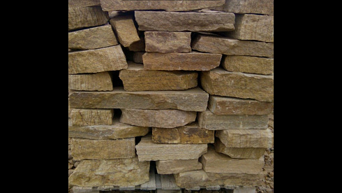 Kamenclub.ru: Песчаник пластушка желтый с рисунком (4-6 см)  купить в Улан-Уде плитняк пластушка желтый с рисунком песчаник 9 000 руб/м3   фото КАМЕНЬ КЛУБ