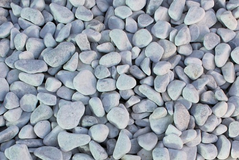 Kamenclub.ru: Щебень галтованный белый (мрамор) фр.5-10 мм.  купить в Улан-Уде мрамор белый, айвори, молочный каменная мраморная декоративная ландшафтная крошка 17000 руб/т   фото КАМЕНЬ КЛУБ