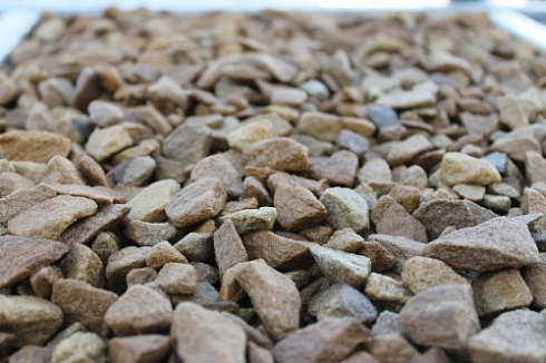 Kamenclub.ru: Щебень крошка желтый (песчаник) фр. 20-40 мм.  купить в Улан-Уде песчаник бежевый рыжий каменная крошка песчаника 9500 руб/т   фото КАМЕНЬ КЛУБ