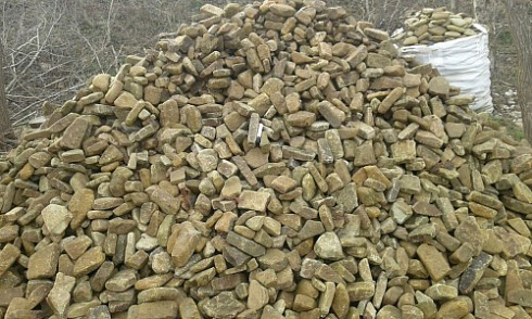 Kamenclub.ru: Песчаник для строительства и кладки блочный (фр 100-200 мм)  купить в Улан-Уде песчаник бежевый серый рыжий валун мелкий для строительства песчаник 6500 руб/т   фото КАМЕНЬ КЛУБ