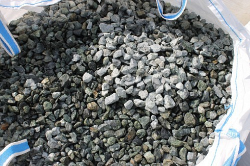 Kamenclub.ru: Щебень крошка зеленый (змеевик) фр. 20-40 мм.  купить в Улан-Уде мрамор зеленый, салатовый ландшафтная мраморная крошка 8500 руб/т   фото КАМЕНЬ КЛУБ