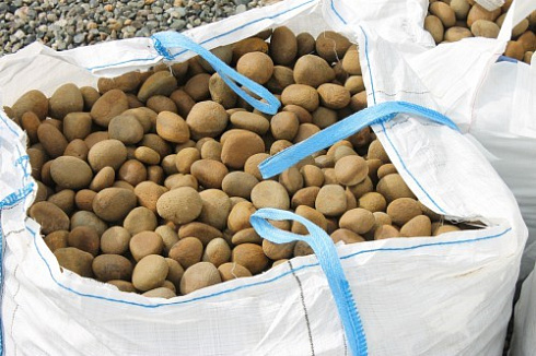 Kamenclub.ru: Песчаник ядра, фр. 100-300 мм  купить в Улан-Уде песчаник бежевый серый рыжий речная галька 5 000 руб/т   фото КАМЕНЬ КЛУБ