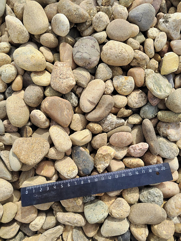 Kamenclub.ru: Галька речная окат рыжая фр. 20-40 мм. купить  в Улан-Уде галька речная окатанная рыжая желтая серая округлая речная галька 5000 руб/т   фото КАМЕНЬ КЛУБ