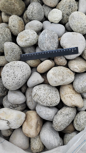 Kamenclub.ru: Галька речная окат (серо-белая) фр. 70-120 мм купить  в Улан-Уде галька галечник бело-серая, серо-белая, серая, белая речная природная галька  8000 руб/т   фото КАМЕНЬ КЛУБ