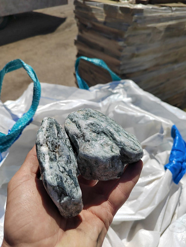 фото Галтованный жадеит (фр. 70-100 мм)  купить в Улан-Уде в интернет-портале КАМЕНЬ КЛУБ