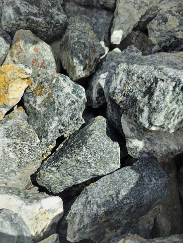 фото Галтованный жадеит (фр. 70-100 мм)  купить в Улан-Уде в интернет-портале КАМЕНЬ КЛУБ