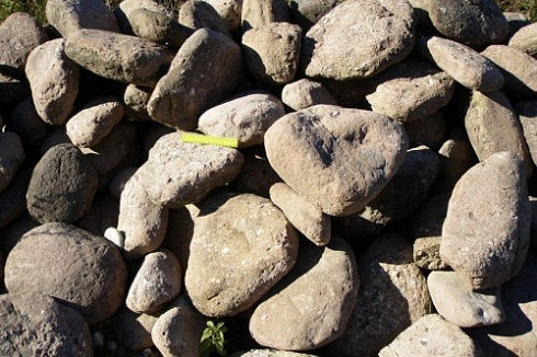 Kamenclub.ru: Конгломераты фр. 300-1000 мм.  купить в Улан-Уде кварц мрамор диабаз коричневый, серый зеленоватый речной валун крупный 6500 руб/т   фото КАМЕНЬ КЛУБ