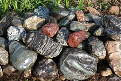 Kamenclub.ru: Ландшафтные валунчики фр.100-500 мм.  купить в Улан-Уде крупный природный камень серый, темно-серый, светло-серый речной валун крупный 4800 руб/т   фото КАМЕНЬ КЛУБ