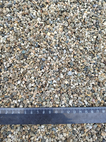 Kamenclub.ru: Галька речная окат (серая) фр.3-5 мм купить  в Улан-Уде галька речная серая бежевый темно-серый окатанный речной камень округлый 9500 руб/т   фото КАМЕНЬ КЛУБ