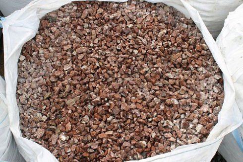 Kamenclub.ru: Мраморная крошка (щебень крошка розовый) фр. 20-40 мм.  купить в Улан-Уде мрамор розовый, красный мраморная крошка декоративная 11000 руб/т   фото КАМЕНЬ КЛУБ