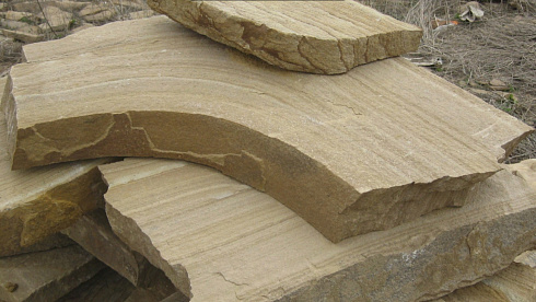 Kamenclub.ru: Форматный камень (плаха) пошаговая дорожка от 70-150 см (4 -12 см)  купить в Улан-Уде плитняк  форматный плаха желтый песчаник 9 000 руб/т   фото КАМЕНЬ КЛУБ