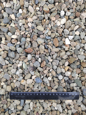 Kamenclub.ru: Галька речная окат (серая) фр.10-20 мм купить  в Улан-Уде галька речная серая, серый, темно-серый, светло-серый, коричневый ландшафтная декоративная речная окатанная округлая галька 5000 руб/т   фото КАМЕНЬ КЛУБ