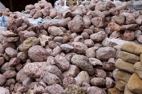 Kamenclub.ru: Розовый валунчик фр.100-300 мм.  купить в Улан-Уде крупный природный камень розовый, серый молочный красный речной галечник природный 7850 руб/т   фото КАМЕНЬ КЛУБ