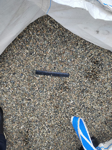 Kamenclub.ru: Галька речная окат (серая) фр.5-10 мм купить  в Улан-Уде галька речная серая, серый, темно-серый, светло-серый, коричневый речная окатанная галька декоративная ландшатфная 5000 руб/т   фото КАМЕНЬ КЛУБ