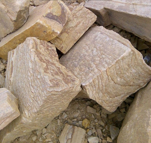 Kamenclub.ru: Песчаник пластушка желтый с рисунком (7-15 см)  купить в Улан-Уде плитняк - пластушка - бут желтый песчаник 10200 руб/м3   фото КАМЕНЬ КЛУБ