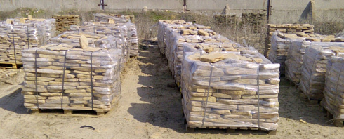 Kamenclub.ru: Песчаник пластушка галтованный желтый с рисунком (3 см)  купить в Улан-Уде плитняк - пластушка желтый песчаник 21000 руб/м3   фото КАМЕНЬ КЛУБ