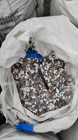 Kamenclub.ru: Мраморная крошка (щебень галтованный микс:белый-зеленый-розовый) фр.20-40 мм.  купить в Улан-Уде мрамор белый, зеленый, розовый мрамор декоративный (галтовка) 15500 руб/т   фото КАМЕНЬ КЛУБ