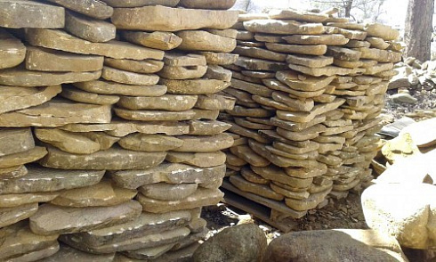 Kamenclub.ru: Песчаник колотый для облицовки (фр. 2-3 см)  купить в Улан-Уде песчаник бежевый серый рыжий песчаник строительный 5000 руб/т   фото КАМЕНЬ КЛУБ