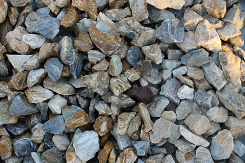 Kamenclub.ru: Мраморная крошка (щебень крошка медовый) фр. 20-40 мм.  купить в Улан-Уде мрамор бежевый рыжий желтый ландшафтная мраморная крошка 12000 руб/т   фото КАМЕНЬ КЛУБ