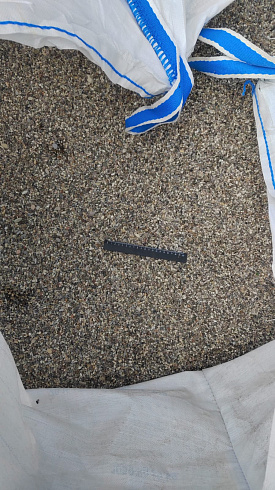 Kamenclub.ru: Галька речная окат (серая) фр.3-5 мм купить  в Улан-Уде галька речная серая бежевый темно-серый окатанный речной камень округлый 9500 руб/т   фото КАМЕНЬ КЛУБ