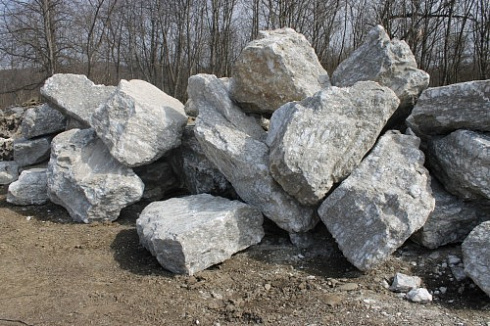 Kamenclub.ru: Мраморизированный известняк фр.500-1500 мм.  купить в Улан-Уде    10000 руб/т   фото КАМЕНЬ КЛУБ