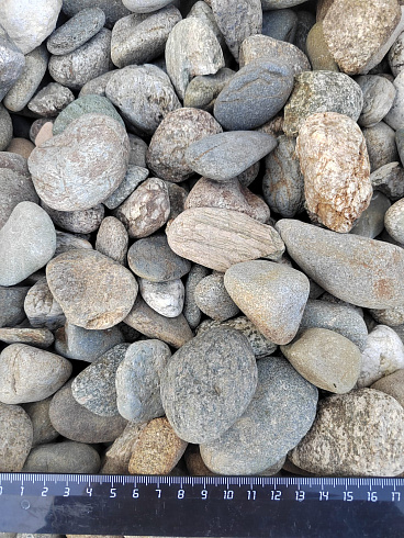 Kamenclub.ru: Галька речная окат (пестрая) фр. 20-40 мм. купить  в Улан-Уде галька речная пестрая, серая, серые оттенки галька речная окатанная округлая 5000 руб/т   фото КАМЕНЬ КЛУБ