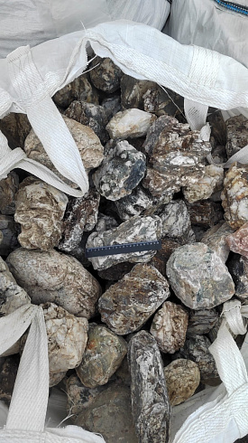 Kamenclub.ru: Кварцевый валунчик фр.100-300 мм.  купить в Улан-Уде кварц белый, бежевый молочный рыжий крупный природный камень галечник 7850 руб/т   фото КАМЕНЬ КЛУБ