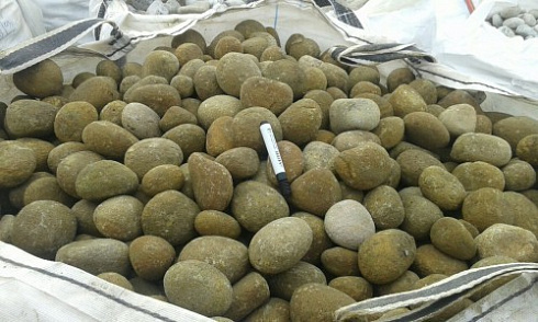 Kamenclub.ru: Песчаник ядра, фр. 100-300 мм  купить в Улан-Уде песчаник бежевый серый рыжий речная галька 5 000 руб/т   фото КАМЕНЬ КЛУБ