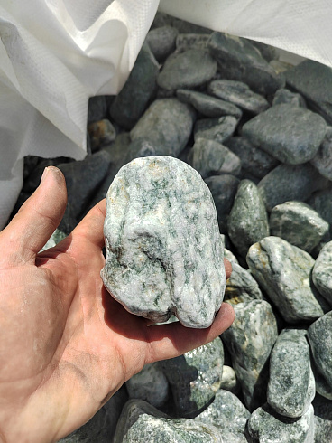 фото Галтованный жадеит (фр. 70-100 мм)  купить в Улан-Уде в интернет-портале КАМЕНЬ КЛУБ