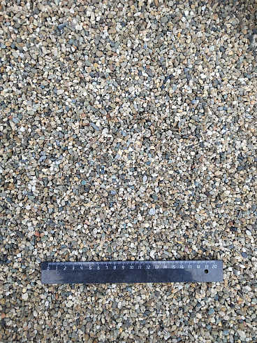 Kamenclub.ru: Галька речная окат (серая) фр.3-5 мм купить  в Улан-Уде галька речная серая бежевый темно-серый окатанный речной камень округлый 9500 руб/т   фото КАМЕНЬ КЛУБ