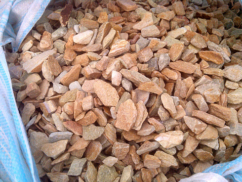 Kamenclub.ru: Щебень крошка желтый (ЗЛАТОЛИТ) фр. 5-10 мм.  купить в Улан-Уде мрамор золотистый, бежевый, желтый каменная ландшафтная декоративная крошка здатолита 8500 руб/т   фото КАМЕНЬ КЛУБ