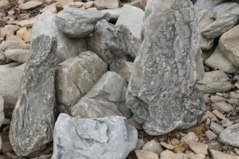 Kamenclub.ru: Песчаник декоративный ландшафтный (фр. 300-500 мм)  купить в Улан-Уде песчаник желтый рыжий серый зеленый валун речной окатанный природный песчаника 4 500 руб/т   фото КАМЕНЬ КЛУБ