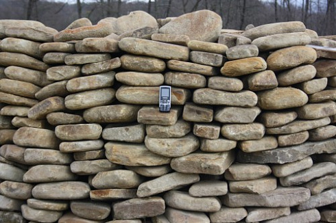 Kamenclub.ru: Песчаник для мощения дорожек, площадок, парковок ( фр 5-10 см)  купить в Улан-Уде песчаник  серый желтый коричневый рыжий песчаник оголтованный окатанный 6500 руб/т   фото КАМЕНЬ КЛУБ