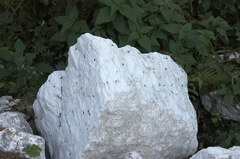 Kamenclub.ru: Мраморизированный известняк фр.500-1500 мм.  купить в Улан-Уде    10000 руб/т   фото КАМЕНЬ КЛУБ