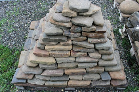 Kamenclub.ru: Песчаник галтованный для облицовки (фр. 2-5 см)  купить в Улан-Уде песчник рыжий желтый серый песчаник окатанный речной 6 000 руб/т   фото КАМЕНЬ КЛУБ