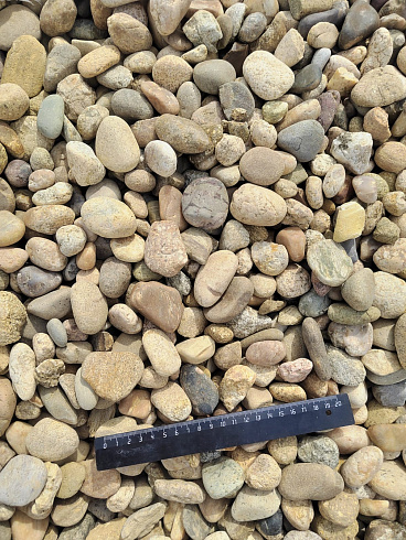 Kamenclub.ru: Галька речная окат рыжая фр. 20-40 мм. купить  в Улан-Уде галька речная окатанная рыжая желтая серая округлая речная галька 5000 руб/т   фото КАМЕНЬ КЛУБ