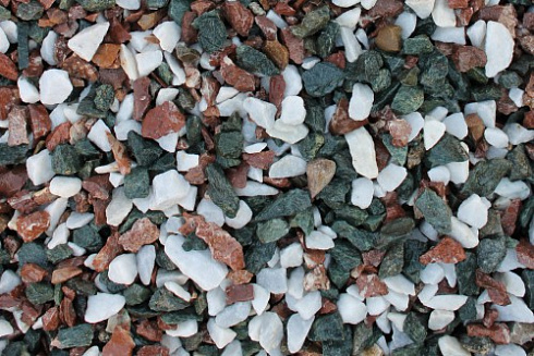 Kamenclub.ru: Мраморная крошка (щебень крошка микс : белый-черный-розовый) фр. 3-5 мм.  купить в Улан-Уде мрамор белый, черный, розовый, разноцветный мраморная каменная крошка декорвтивная 12000 руб/т   фото КАМЕНЬ КЛУБ