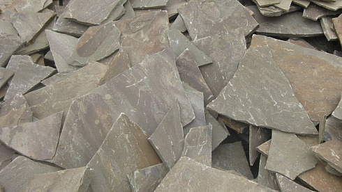 Kamenclub.ru: Песчаник пластушка серо-зеленый (4,0 см- 5,0 см)  купить в Улан-Уде песчаник серо-зеленый, серый, зеленый песчаник рваный ландшафтный колотый 9000 руб/м3   фото КАМЕНЬ КЛУБ