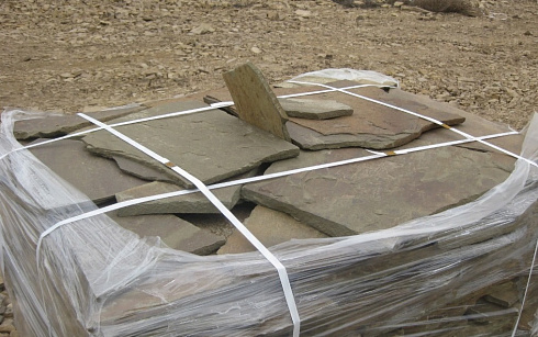 Kamenclub.ru: Песчаник пластушка серо-зеленый (1,5 см)  купить в Улан-Уде плитняк - пластушка серо-зеленый, серый, зеленый пластушка рваная ландшафтная колотая 10200 руб/м3   фото КАМЕНЬ КЛУБ