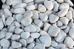 Kamenclub.ru: Щебень галтованный белый (мрамор) фр.5-10 мм.  купить в Улан-Уде мрамор белый, айвори, молочный каменная мраморная декоративная ландшафтная крошка 17000 руб/т   фото КАМЕНЬ КЛУБ