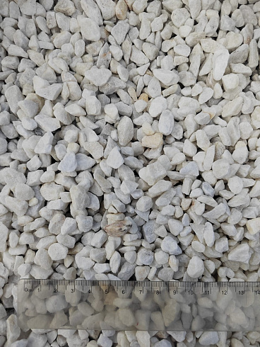 Kamenclub.ru: Мраморная крошка, щебень, цвет-белый, фр. 5-10 мм.  купить в Улан-Уде мрамор белый, айвори, молочный мраморная каменная крошка ландшафтная 12000 руб/т   фото КАМЕНЬ КЛУБ