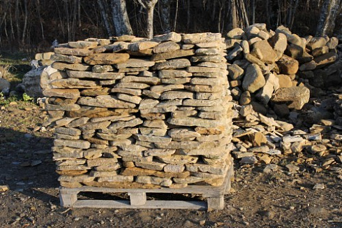 Kamenclub.ru: Песчаник колотый для облицовки (фр. 2-3 см)  купить в Улан-Уде песчаник бежевый серый рыжий песчаник строительный 5000 руб/т   фото КАМЕНЬ КЛУБ