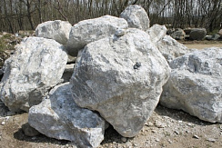 Kamenclub.ru: Мраморизированный известняк фр.500-1500 мм.  купить в Улан-Уде    10000 руб/т   фото КАМЕНЬ КЛУБ