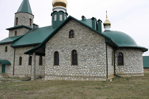 Kamenclub.ru: Галька речная плоская (бело-серая) фр. 100-200-300 мм. купить  в Улан-Уде галька речная плоская серый, белый, бело-серый, серо-белый речная галька плоская  9000 руб/т   фото КАМЕНЬ КЛУБ