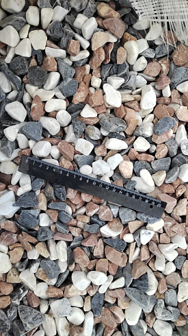 Kamenclub.ru: Мраморная крошка (щебень галтованный микс:белый-зеленый-розовый) фр.20-40 мм.  купить в Улан-Уде мрамор белый, зеленый, розовый мрамор декоративный (галтовка) 15500 руб/т   фото КАМЕНЬ КЛУБ