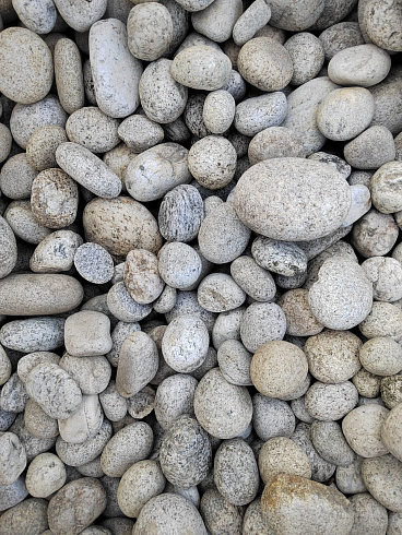 Kamenclub.ru: Галька речная окат (серо-белая) фр. 70-120 мм купить  в Улан-Уде галька галечник бело-серая, серо-белая, серая, белая речная природная галька  8000 руб/т   фото КАМЕНЬ КЛУБ