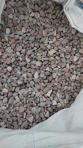 Kamenclub.ru: Мраморная крошка (щебень галтованный розовый) фр.20-40 мм.  купить в Улан-Уде мрамор розовый, красный оголтованный округлый щебень  15000 руб/т   фото КАМЕНЬ КЛУБ